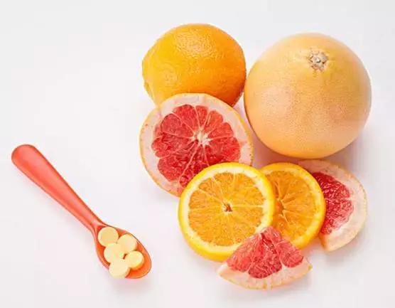 維生素C能夠預防女性白內(nèi)障