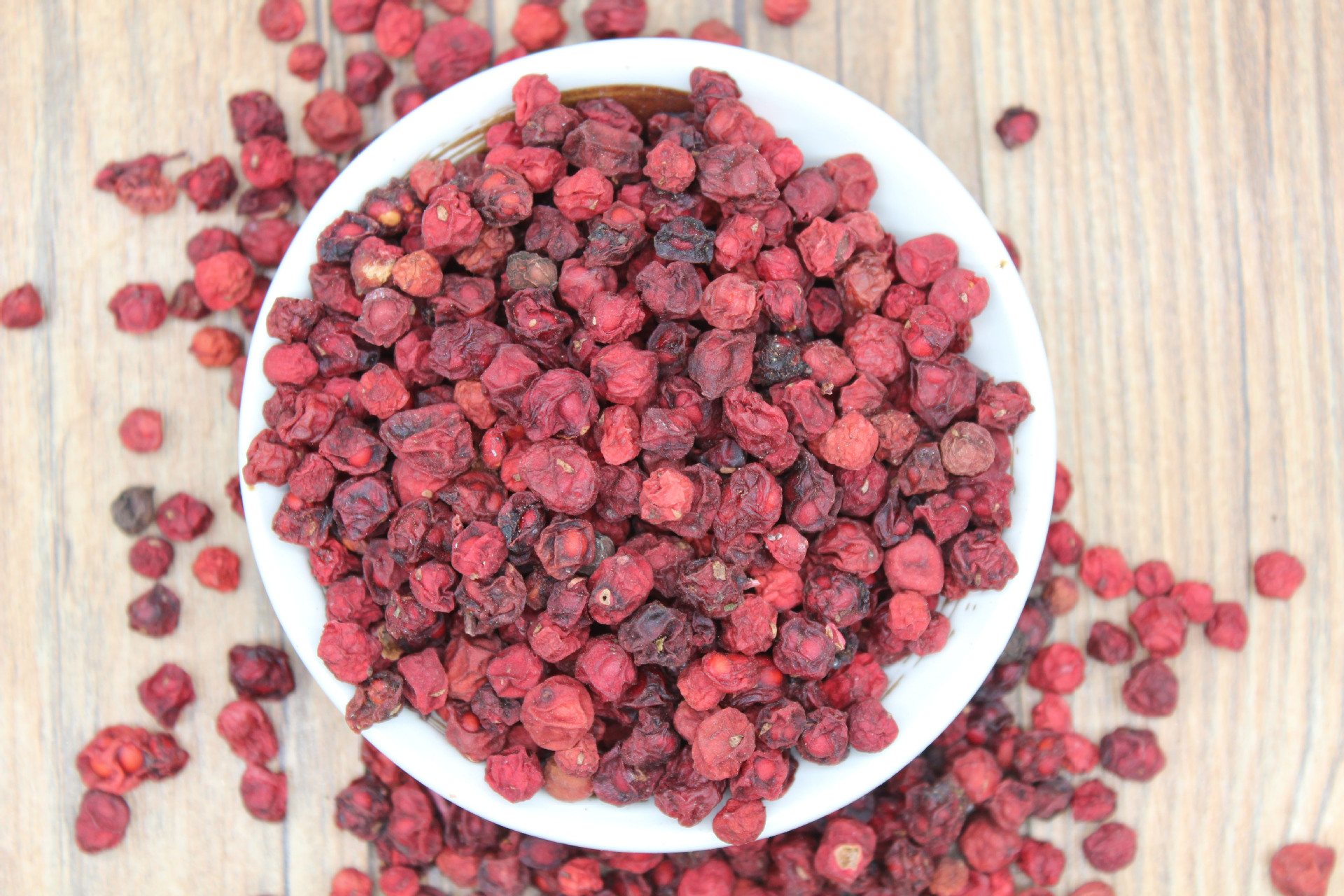 五味子，入五臟，入肝能護肝養(yǎng)肝，降低轉(zhuǎn)氨酶